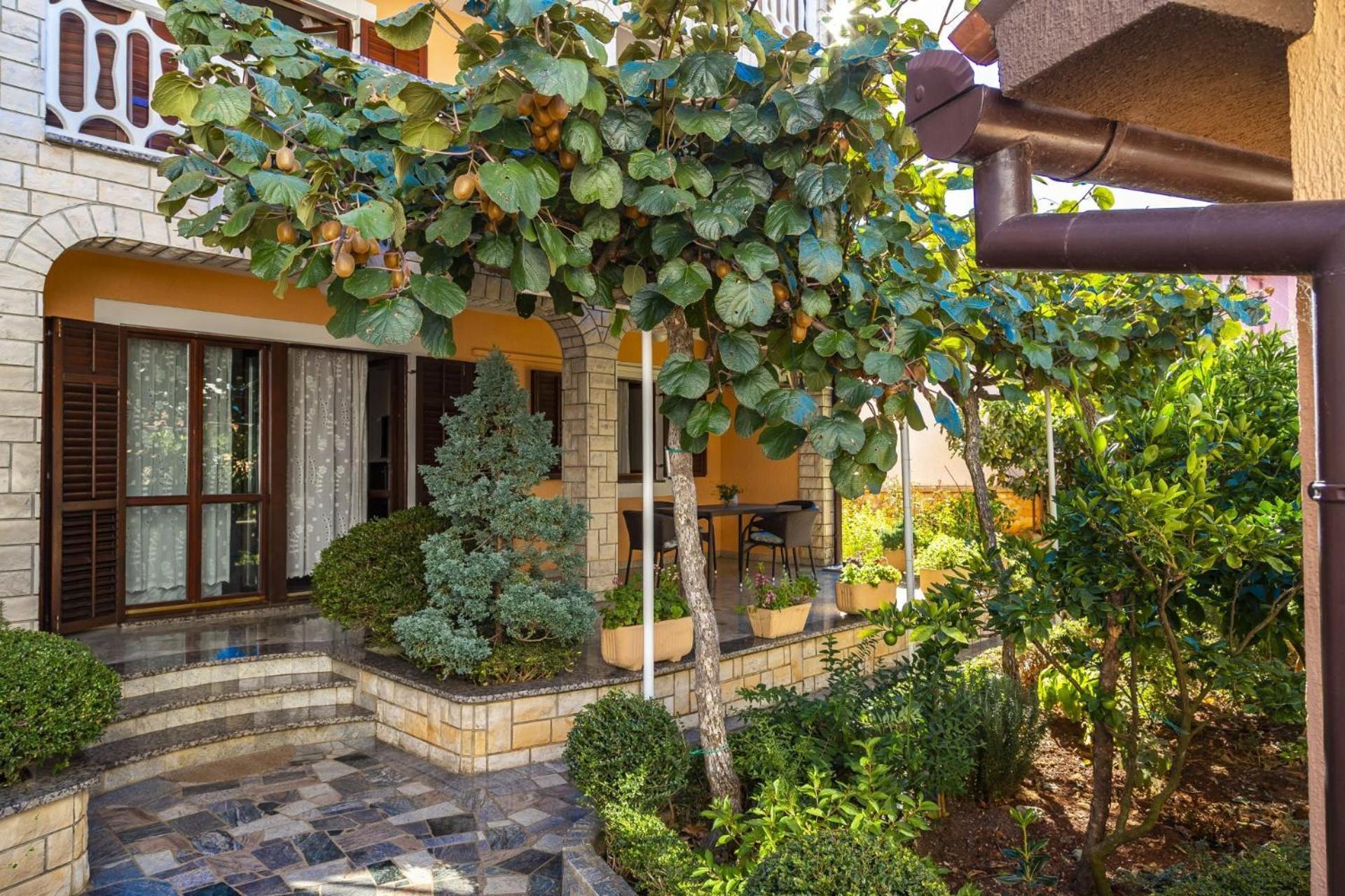Apartments Mir 法扎纳 外观 照片
