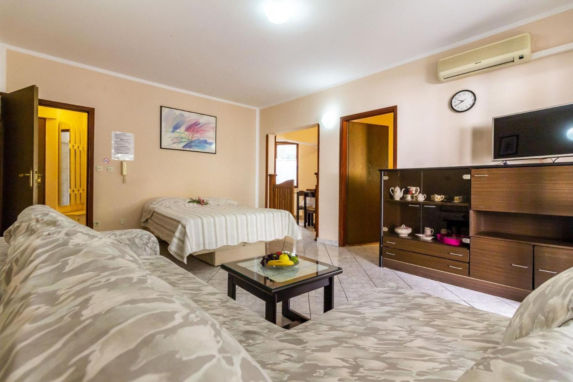 Apartments Mir 法扎纳 外观 照片